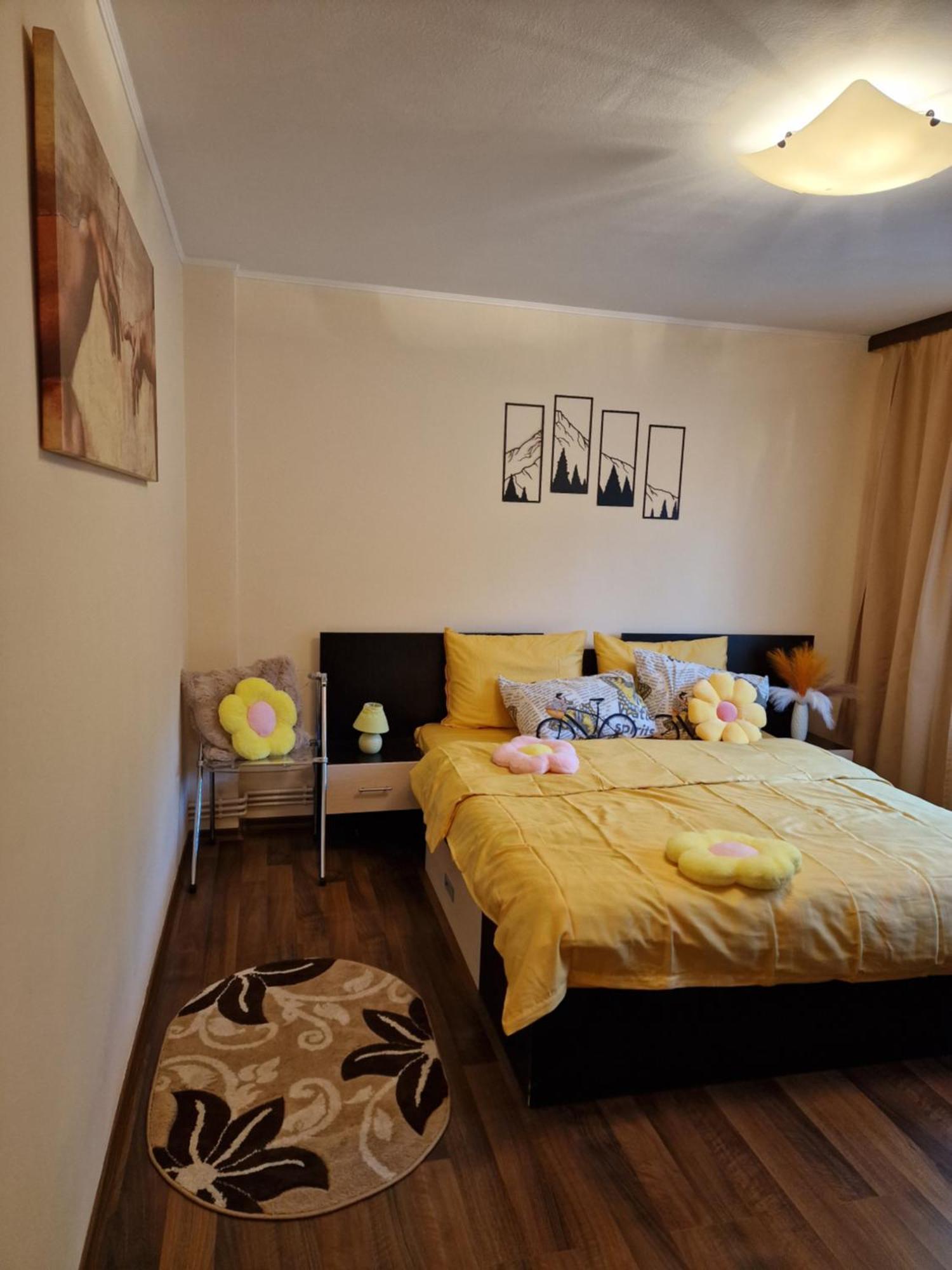 Apartament Red & Yellow Slănic-Moldova Rom bilde